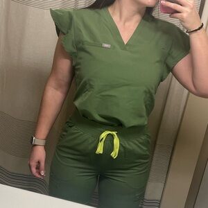 Figs green Scrub Set with Yellow Drawstring